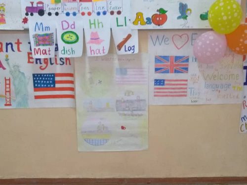 В рамках декады английского языка в начальной школе была проведена викторина среди 4-классов "I want to learn English"